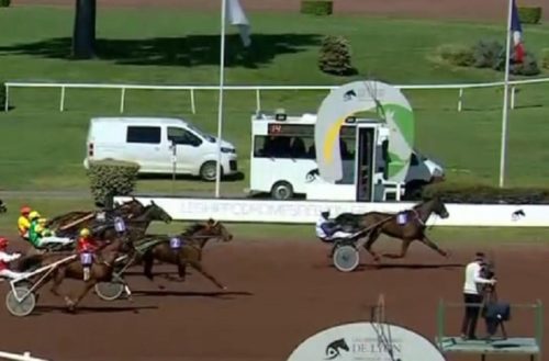 Justify My Love brille au niveau Premium